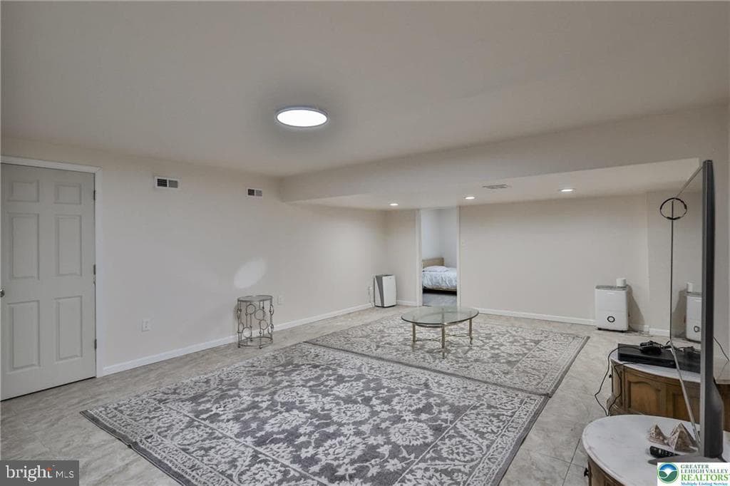 204 Ridings Circle photo 42