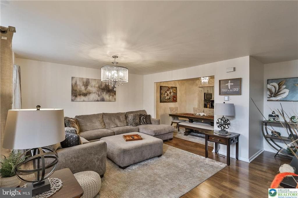 204 Ridings Circle photo 5