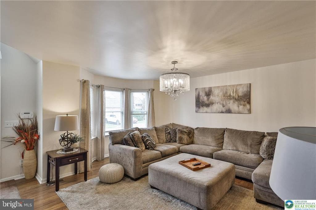 204 Ridings Circle photo 6