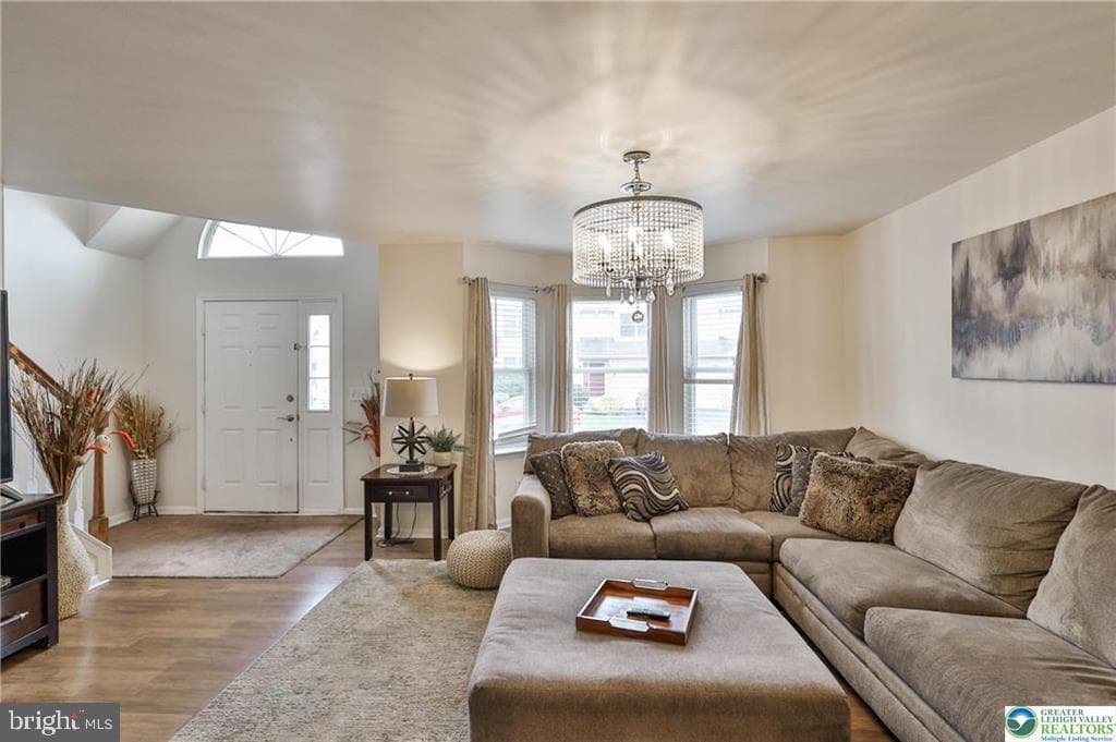204 Ridings Circle photo 7