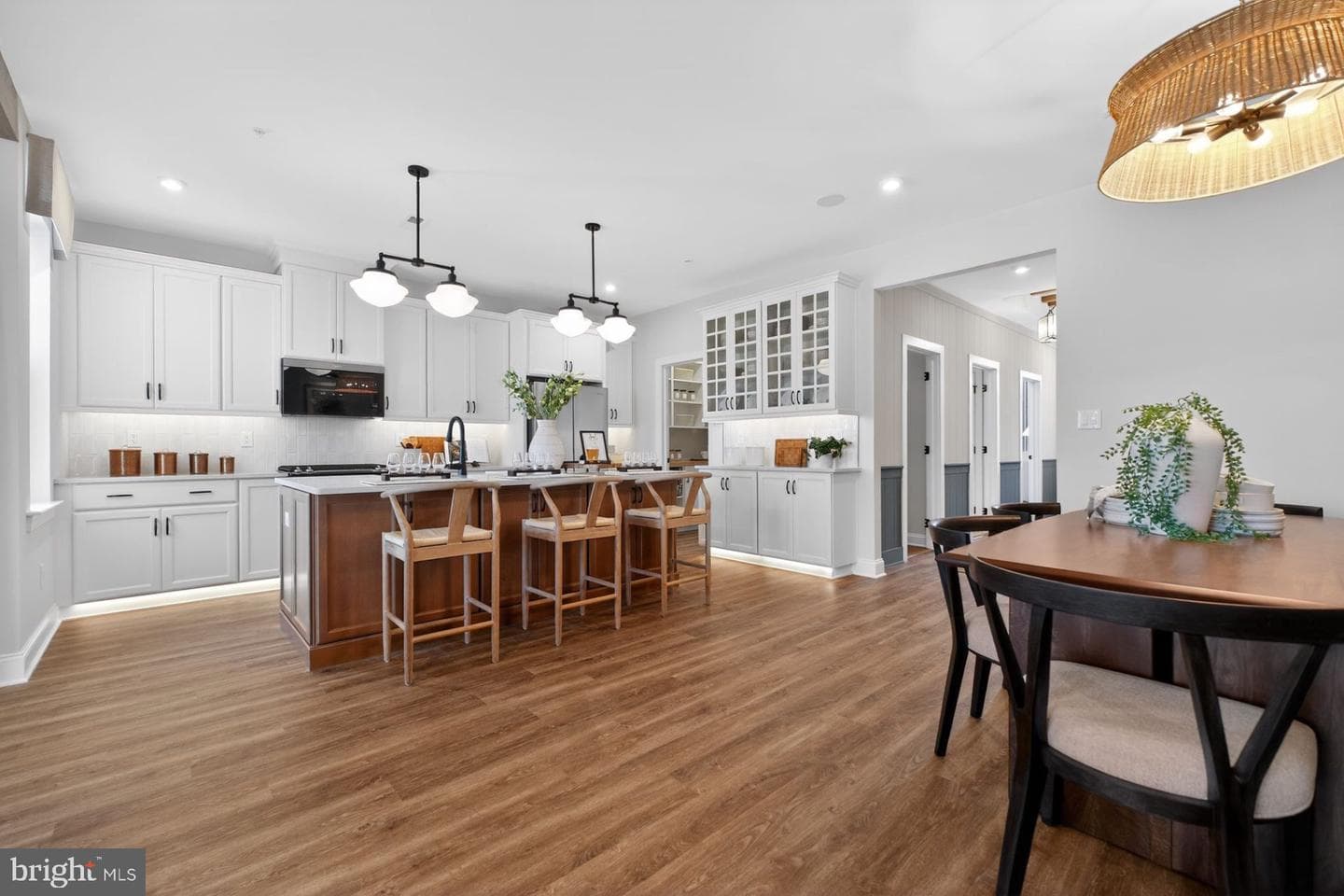1 Grantartur #taylor Court photo 33