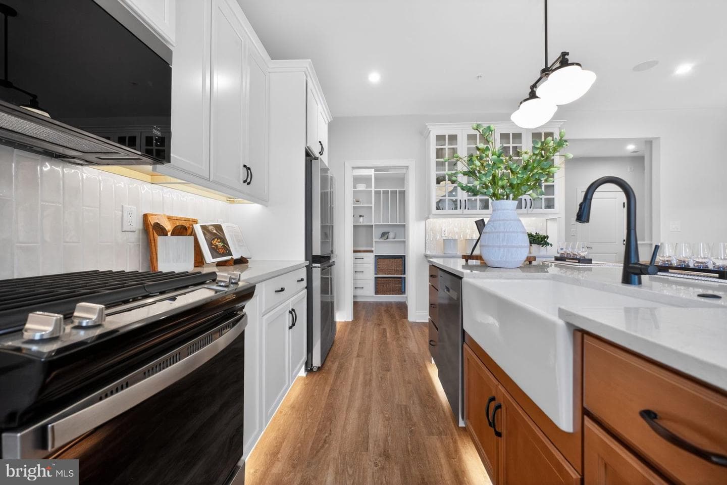 1 Grantartur #taylor Court photo 34