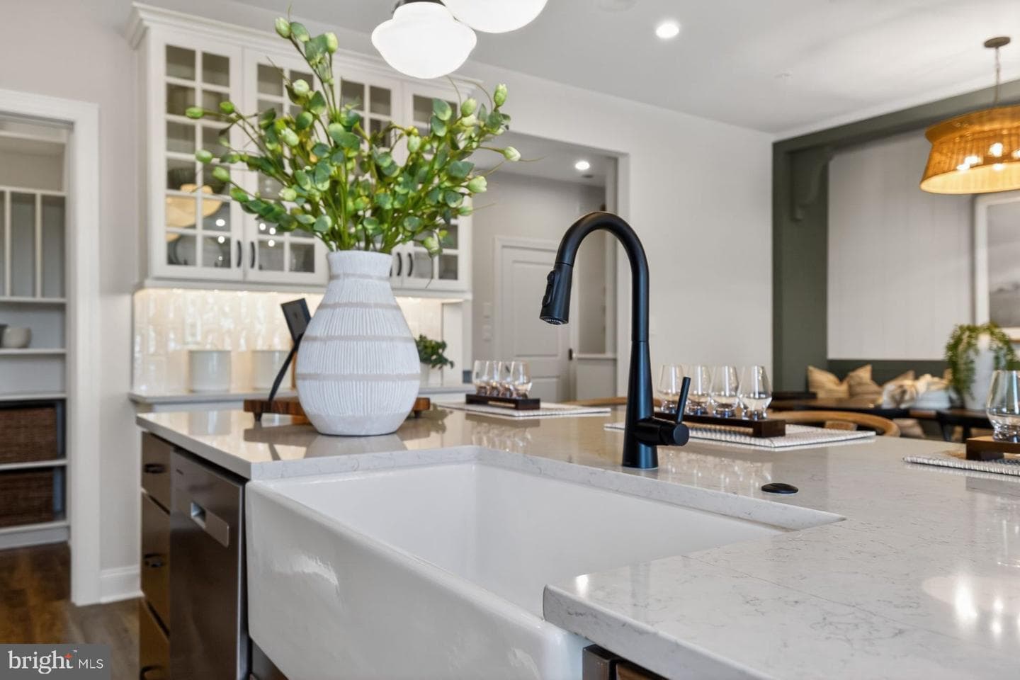 1 Grantartur #taylor Court photo 36