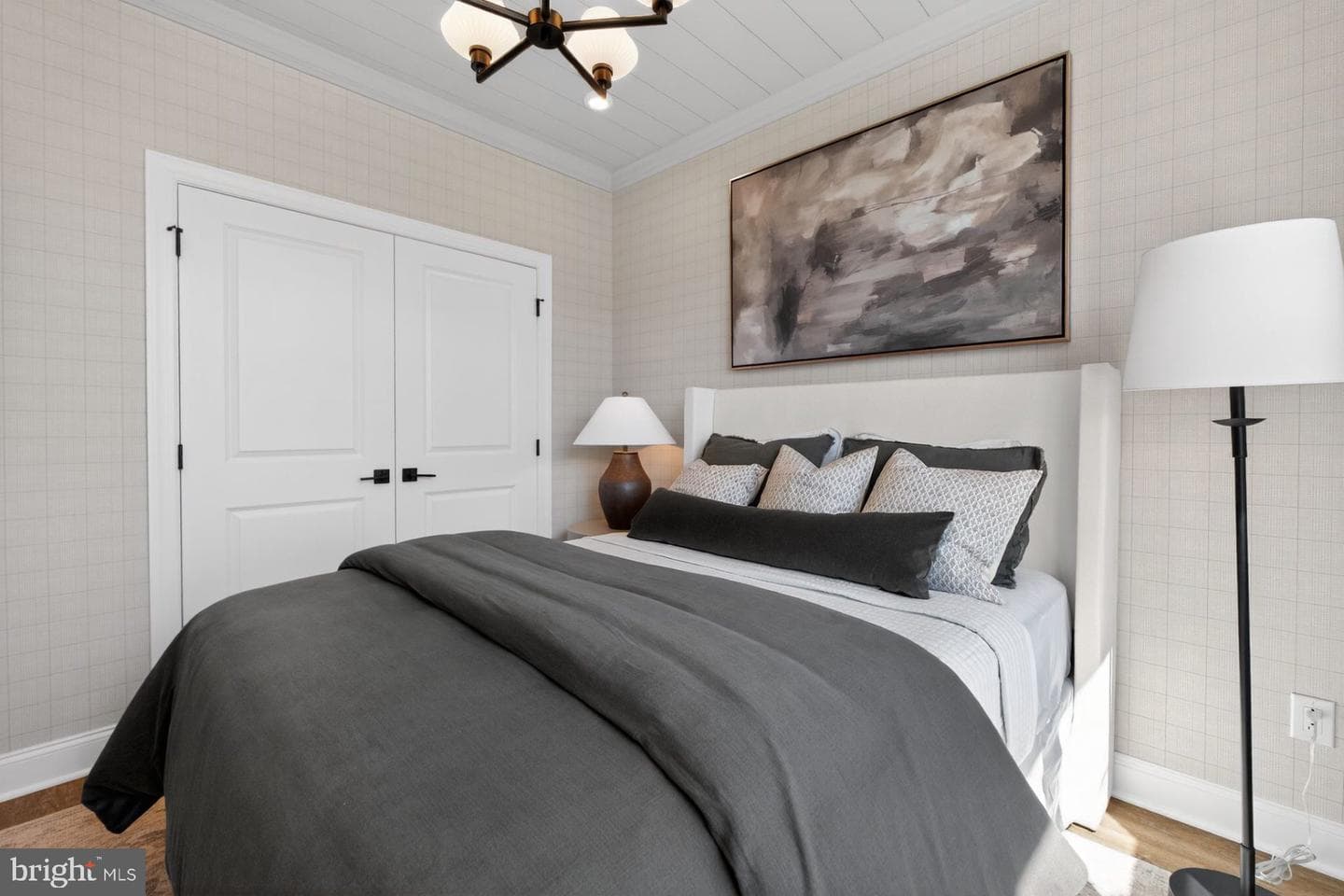 1 Grantartur #taylor Court photo 6