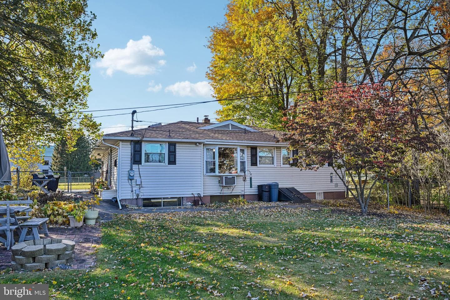 1459 Leicester Place photo 35