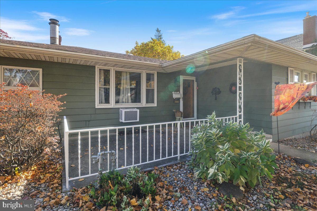 1305 Lehigh Street photo 3