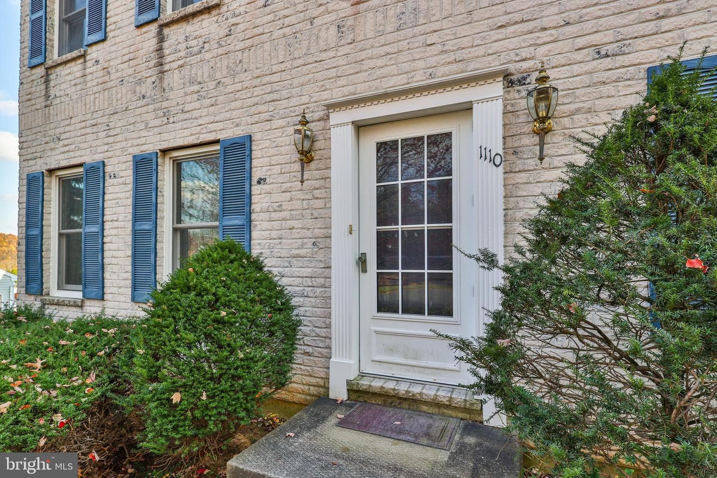1110 Greenbriar Lane photo 2