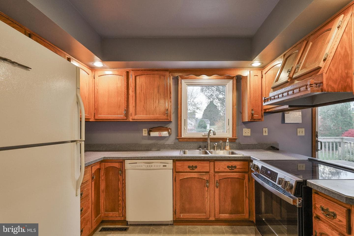 1110 Greenbriar Lane photo 9