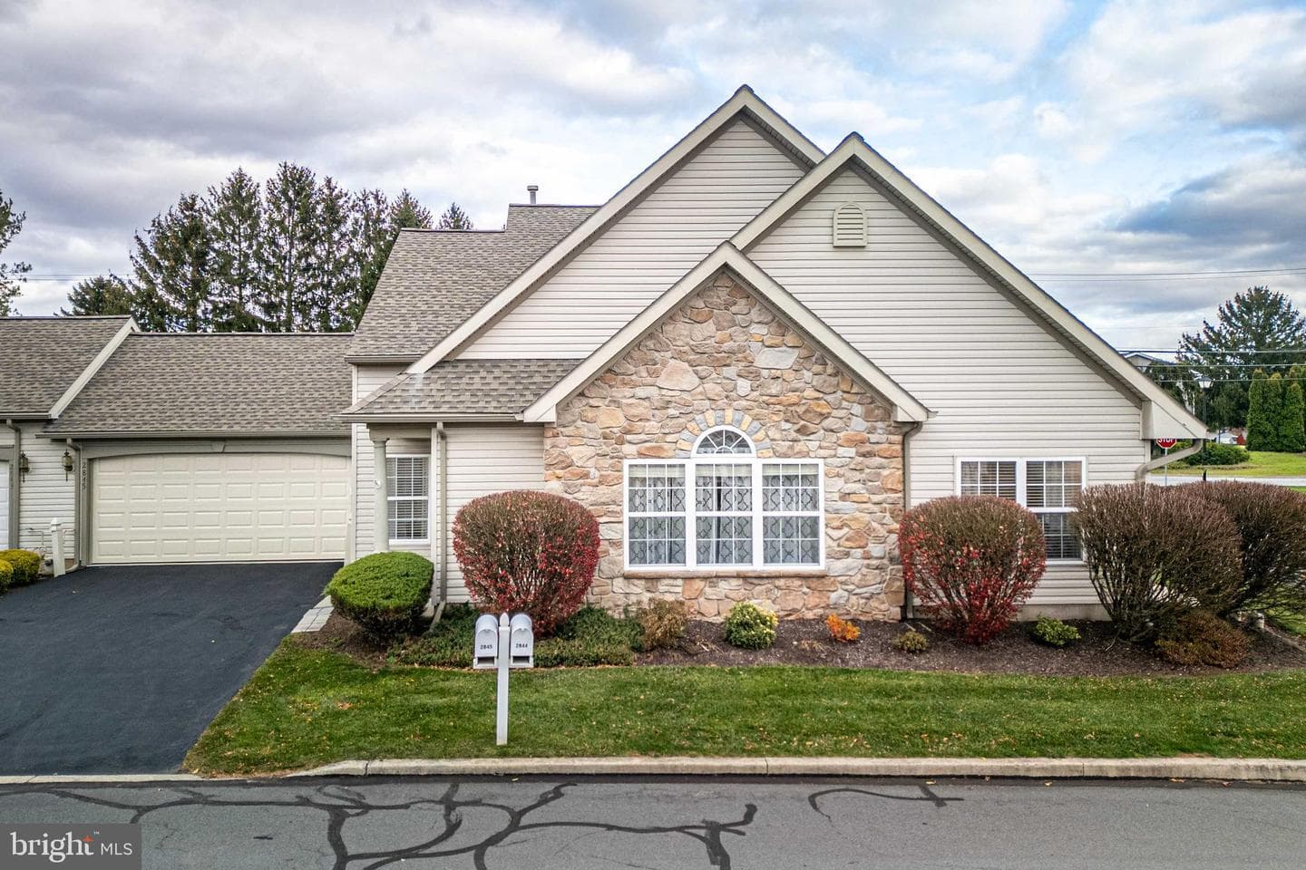 2845 Donegal Drive photo 1