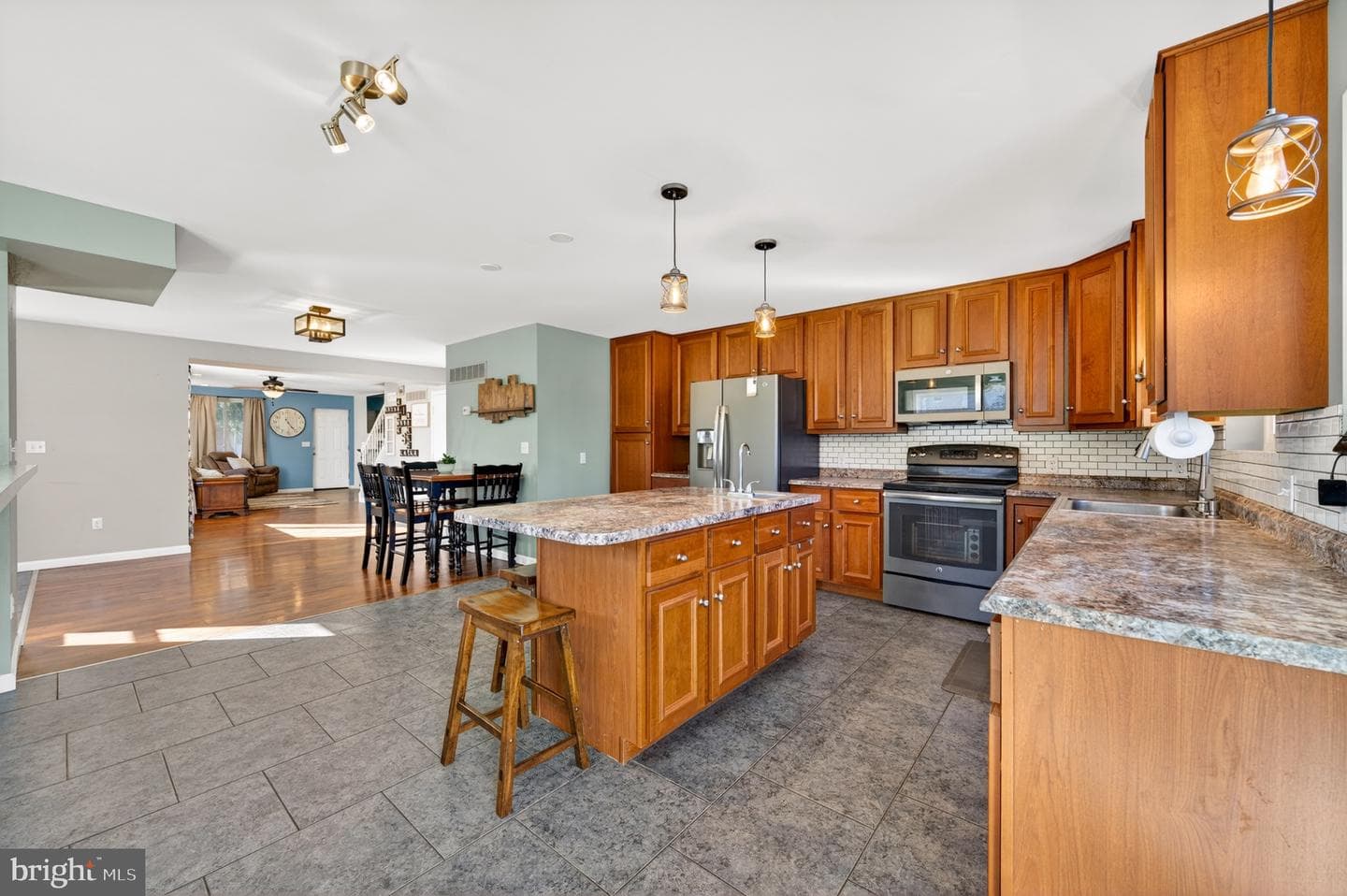 309 Delong Avenue photo 17