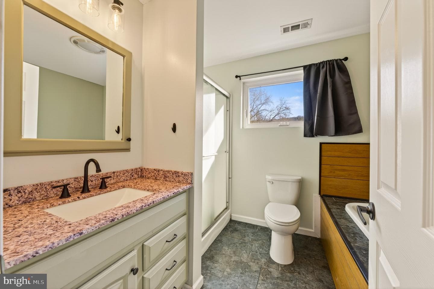 309 Delong Avenue photo 28