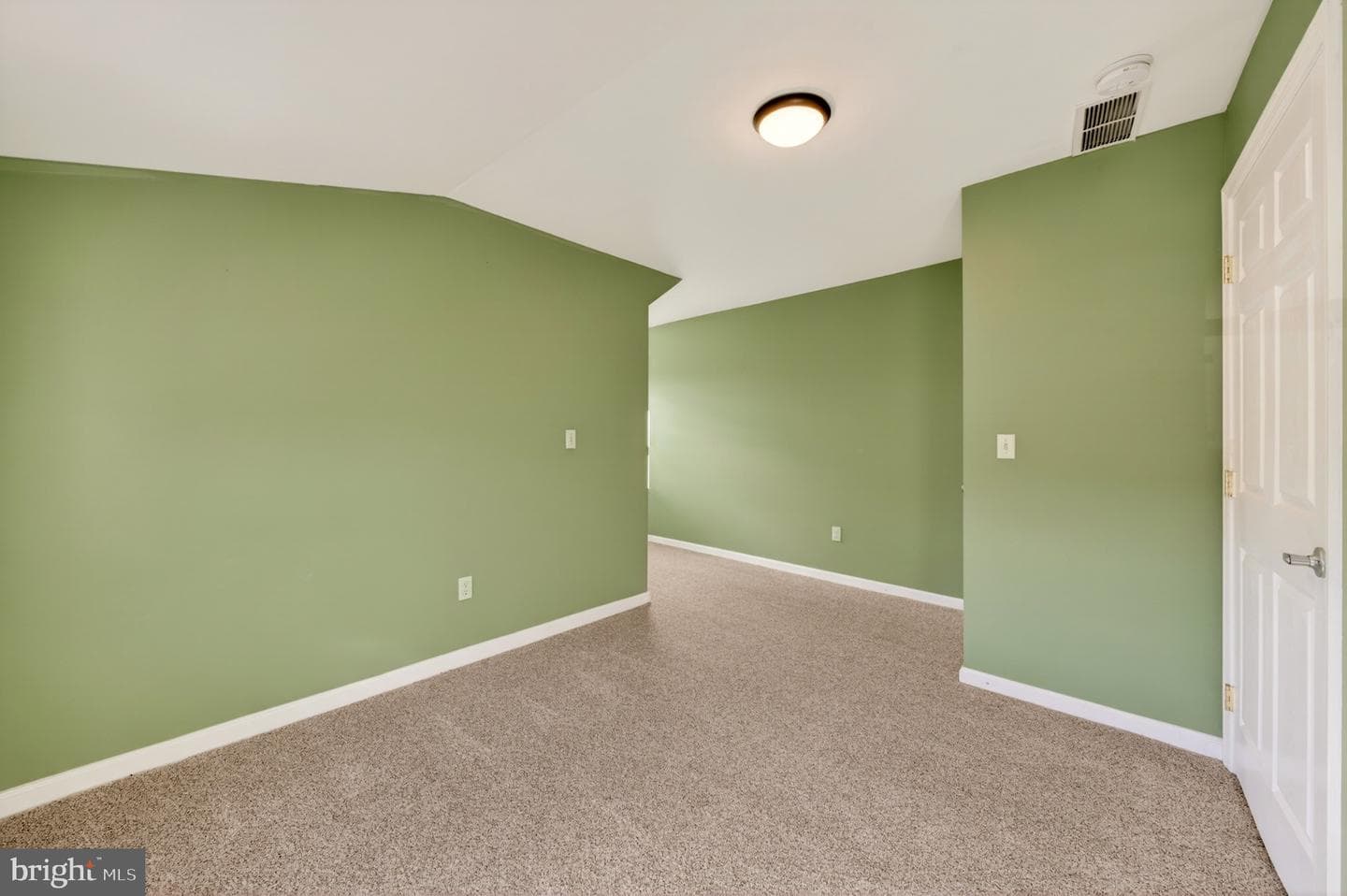 309 Delong Avenue photo 35