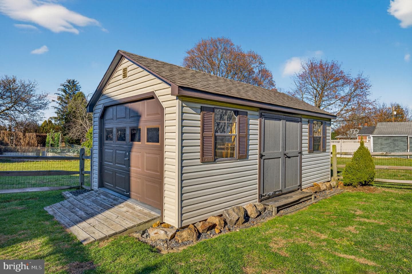 309 Delong Avenue photo 45