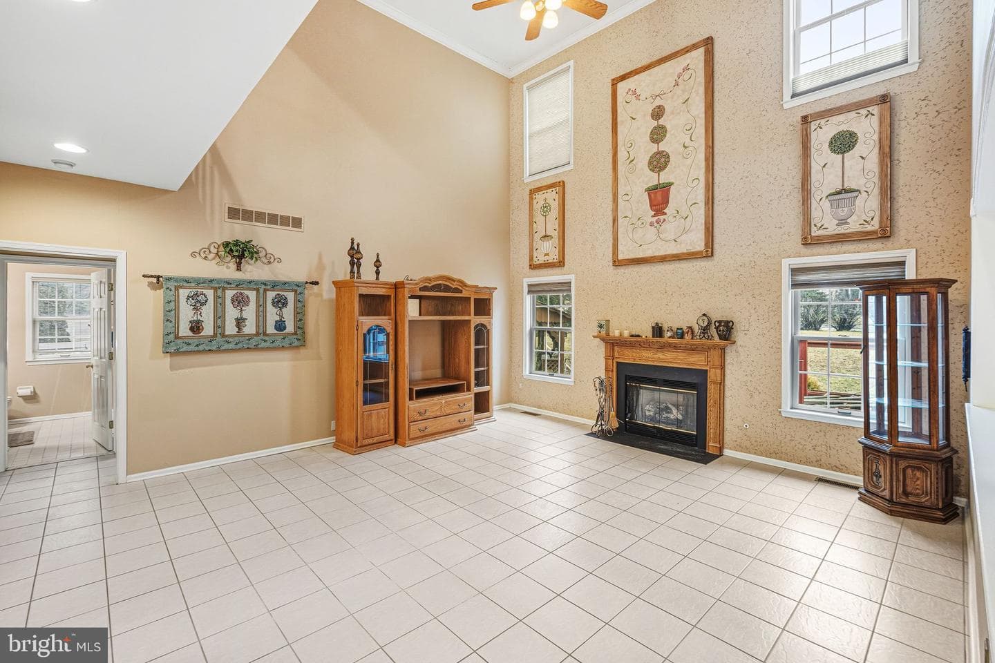 4698 Berwyn Lane photo 6