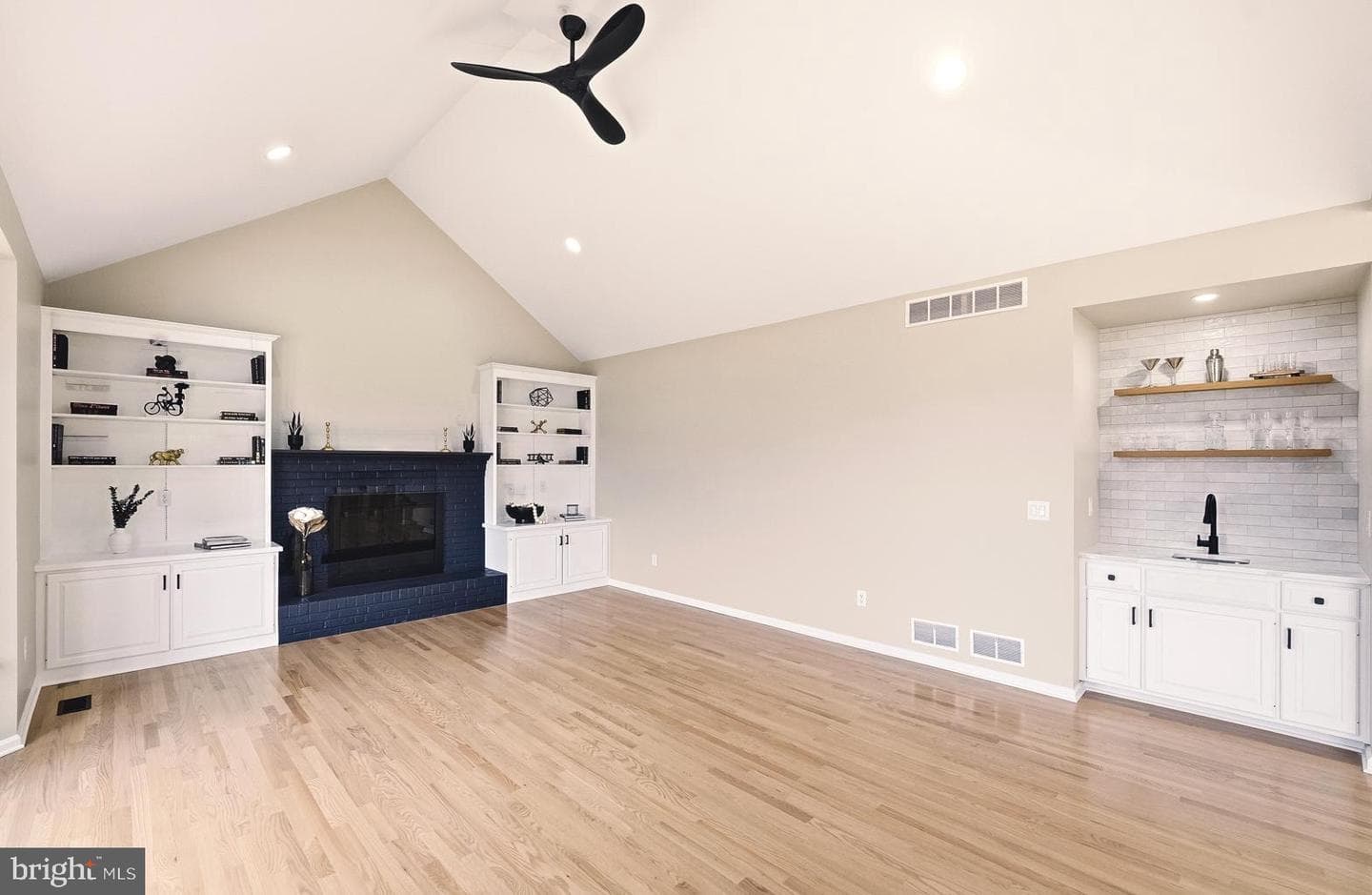 2243 Oakwood Court photo 11