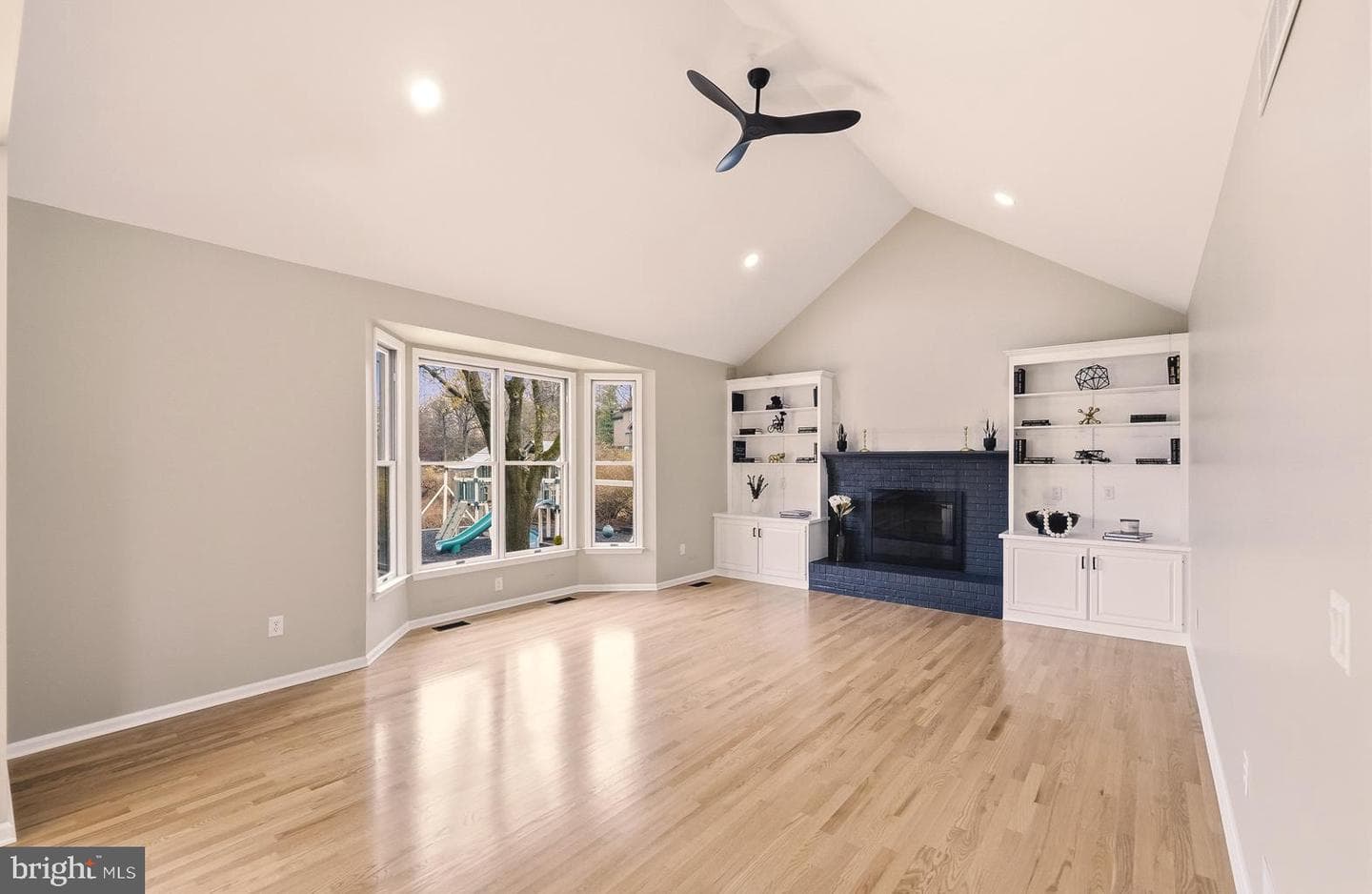 2243 Oakwood Court photo 9