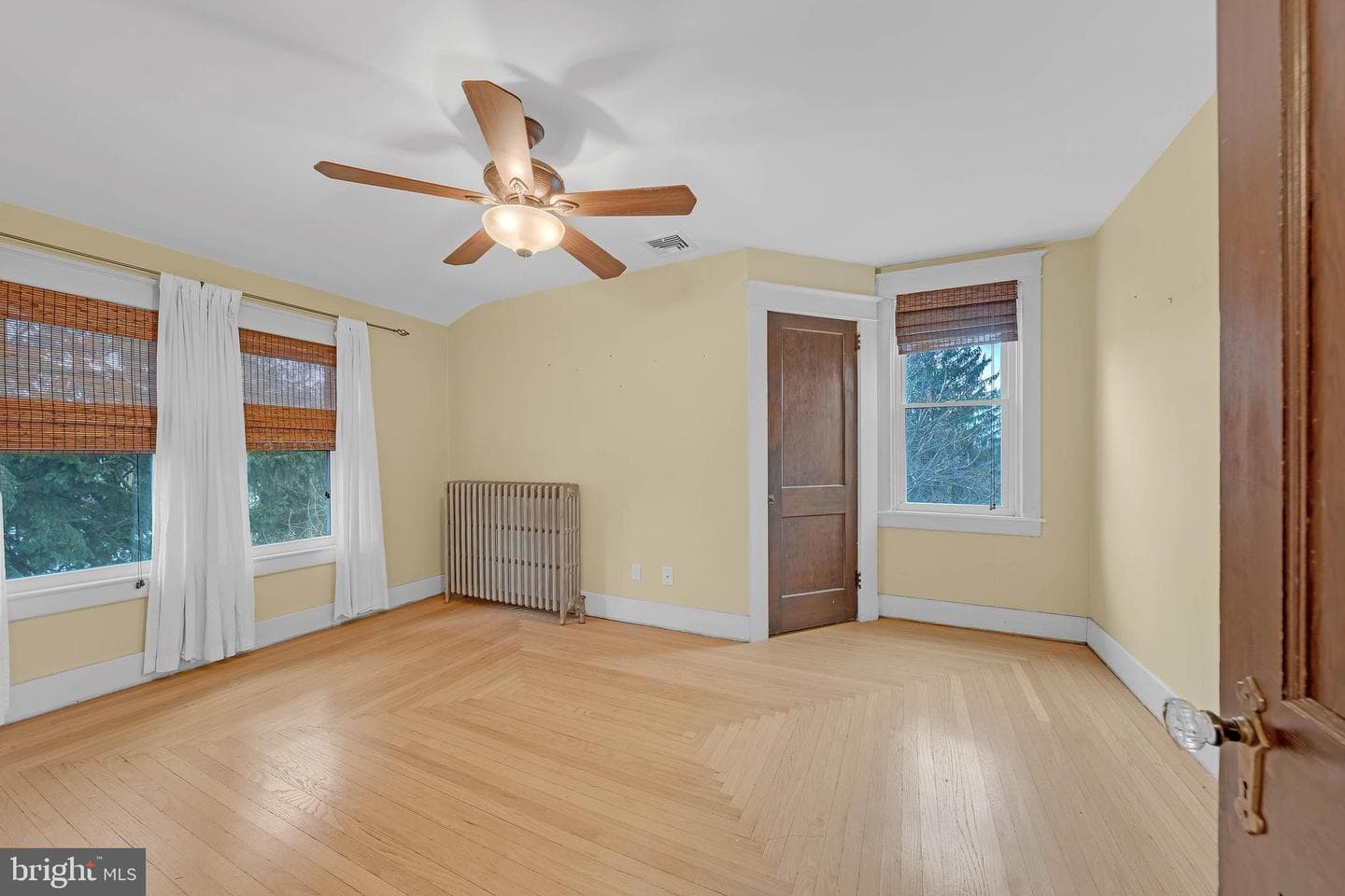 627 Scholl Avenue photo 28
