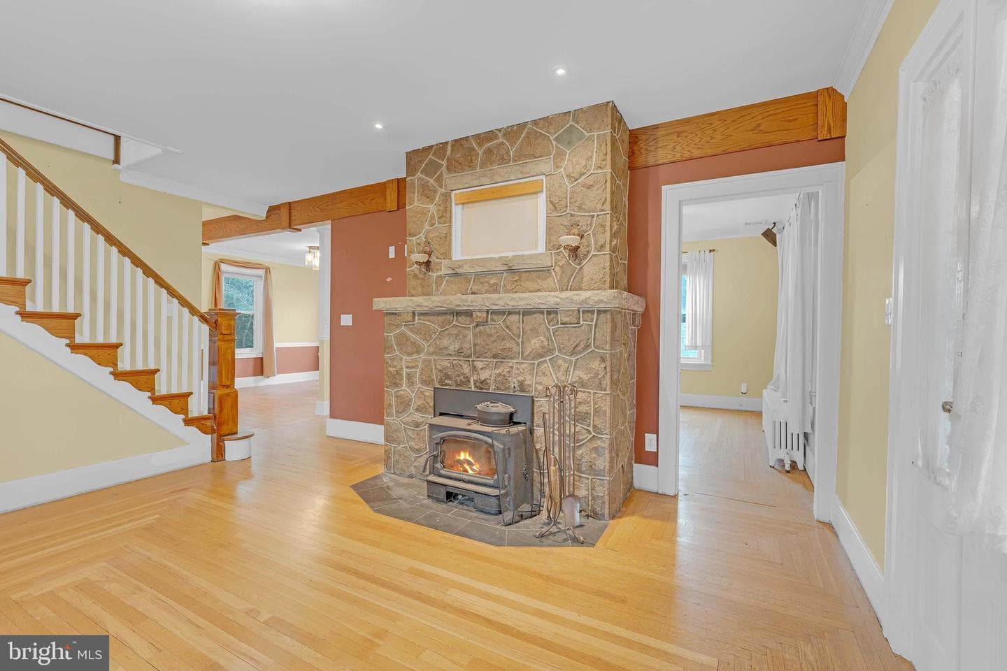 627 Scholl Avenue photo 3