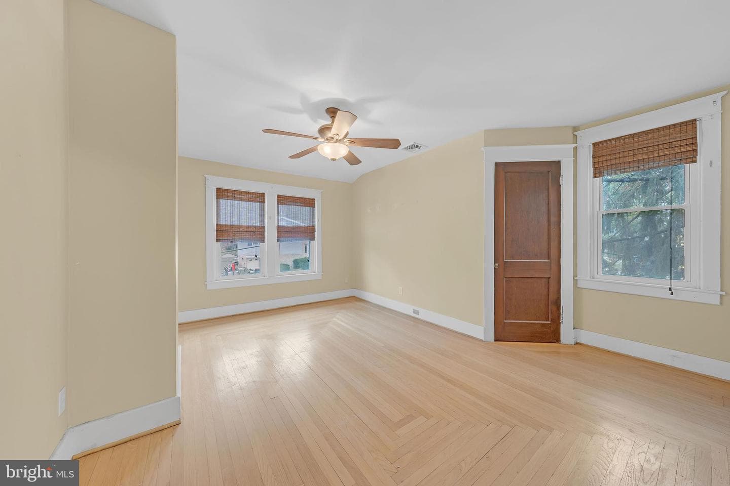 627 Scholl Avenue photo 30