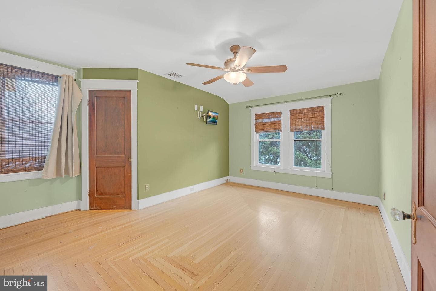 627 Scholl Avenue photo 32