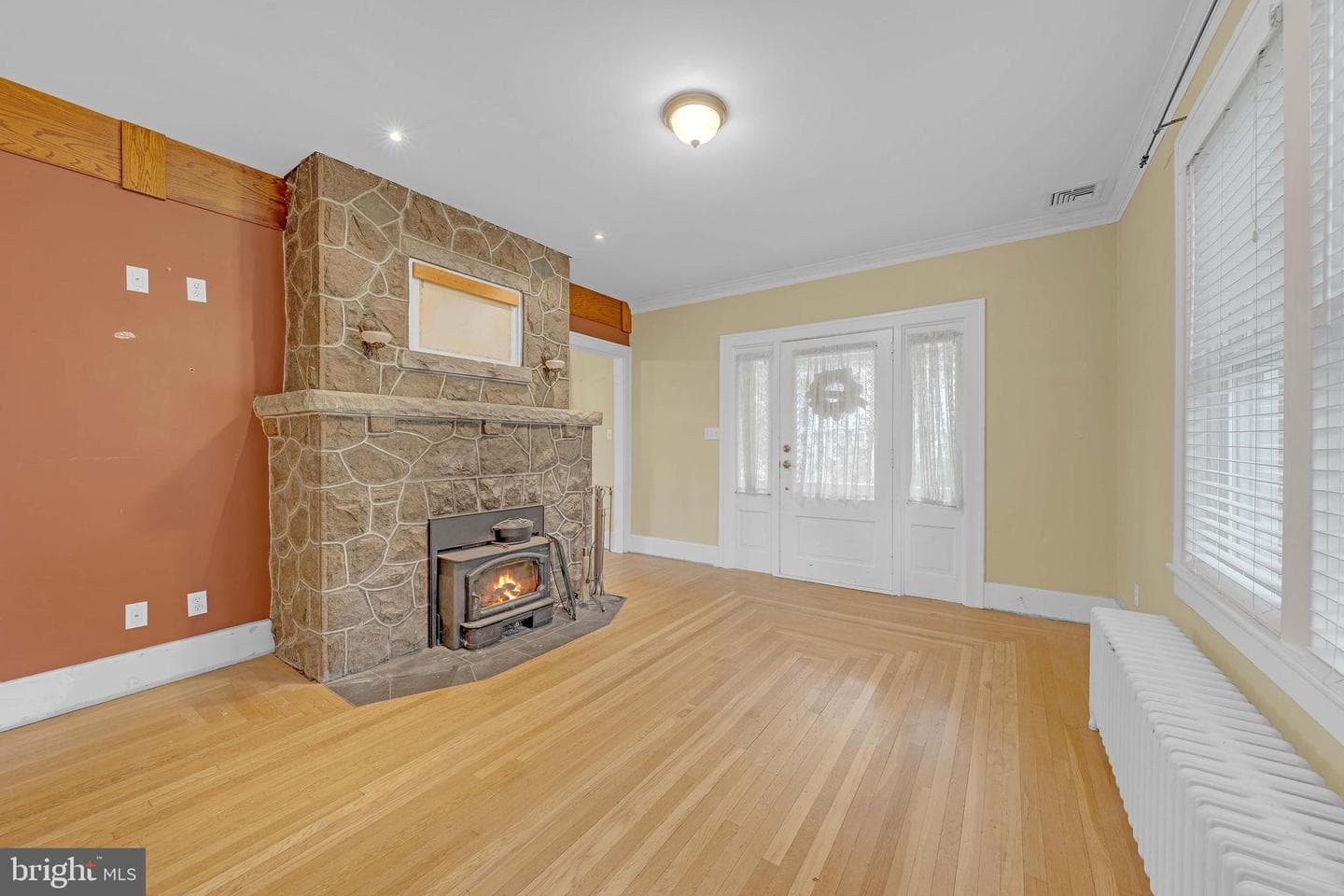 627 Scholl Avenue photo 4
