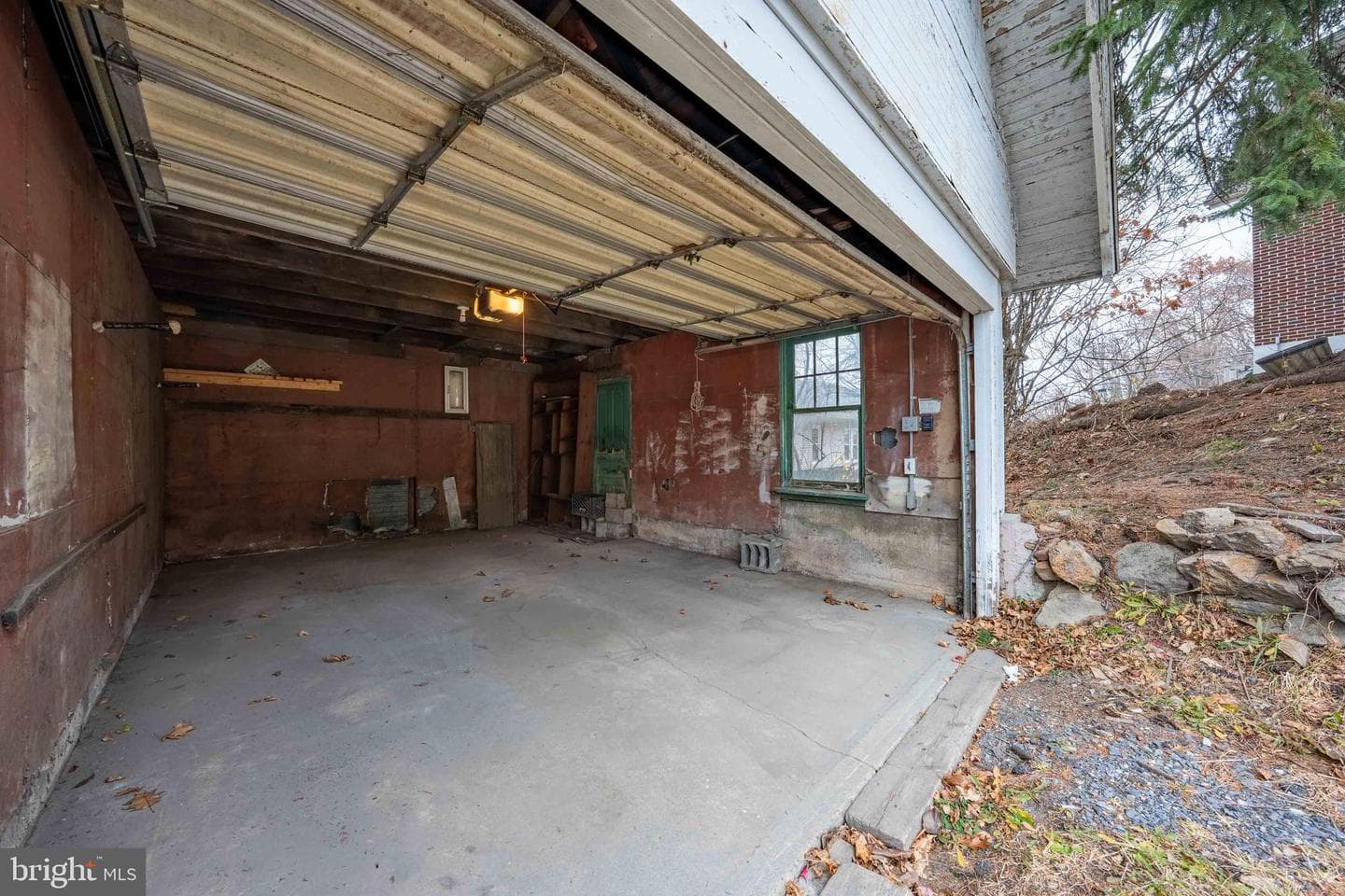 627 Scholl Avenue photo 56