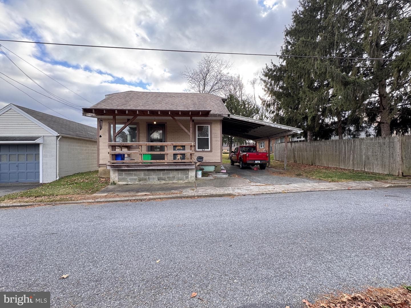 1615 Martins Lane photo 2