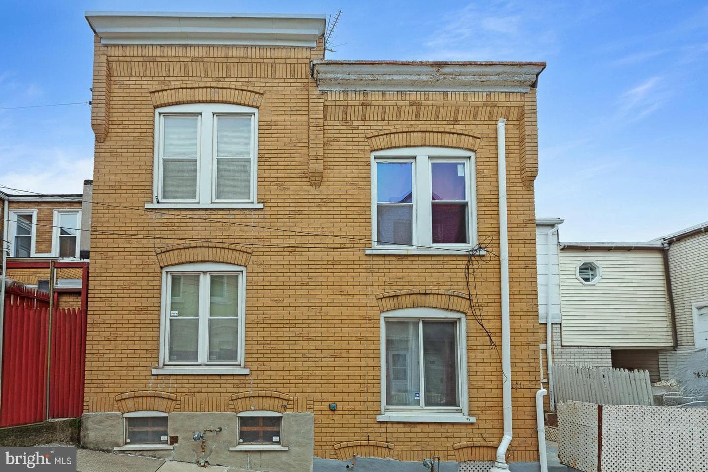 121 S Blank Street photo 2