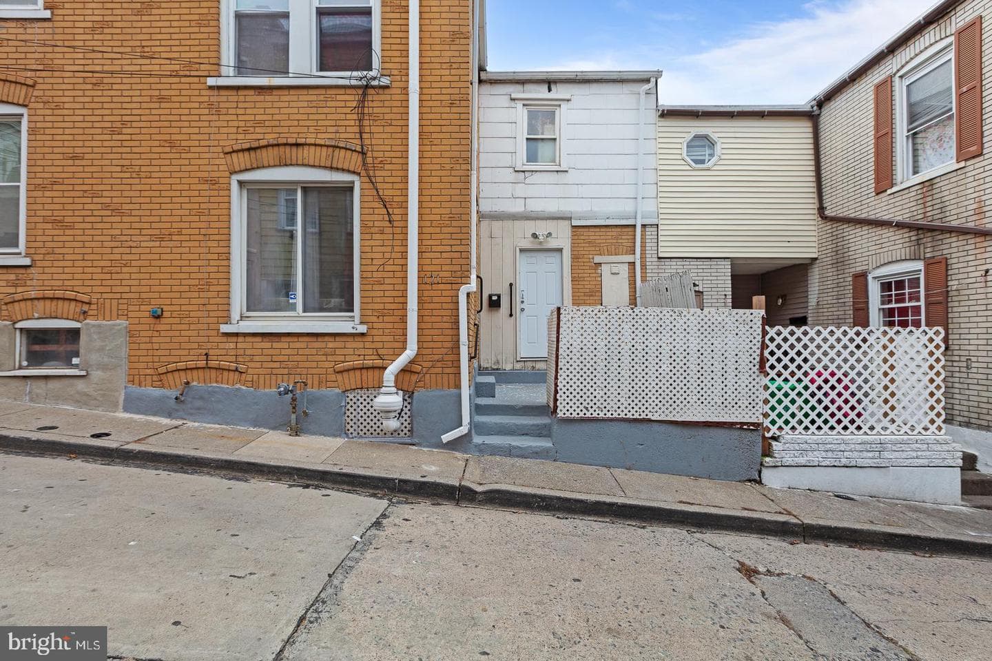 121 S Blank Street photo 4