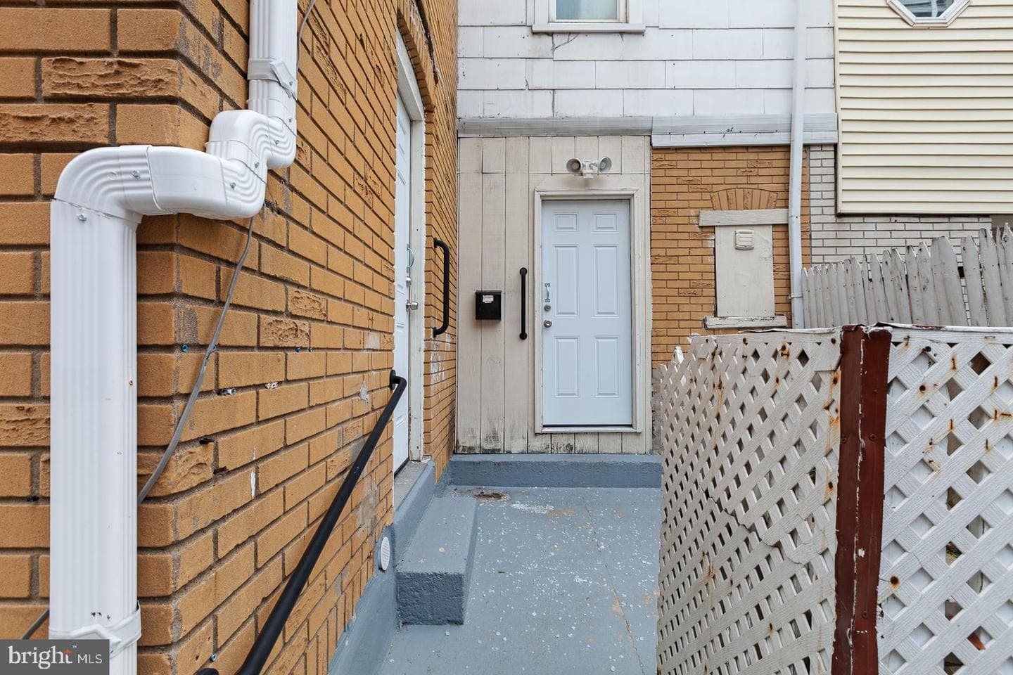 121 S Blank Street photo 5