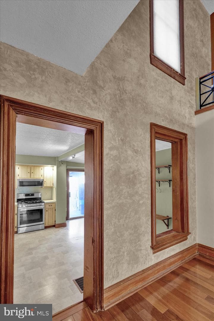 815 W Gordon Street photo 28