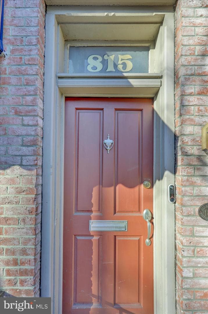 815 W Gordon Street photo 4