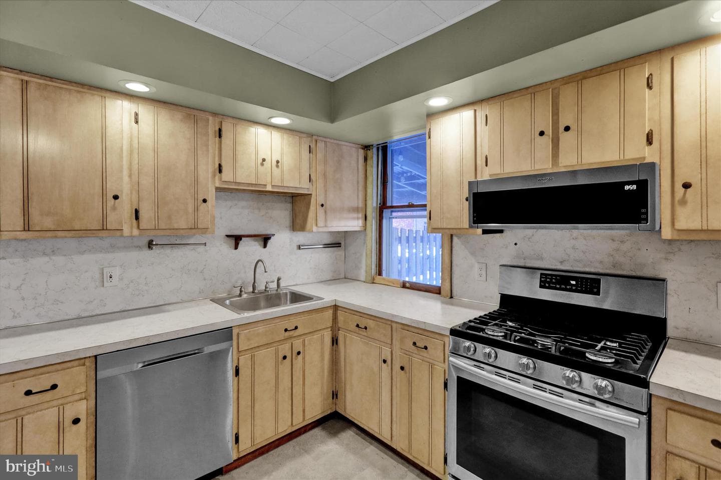 815 W Gordon Street photo 8