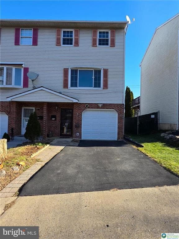 415 N Fenwick Street photo 1