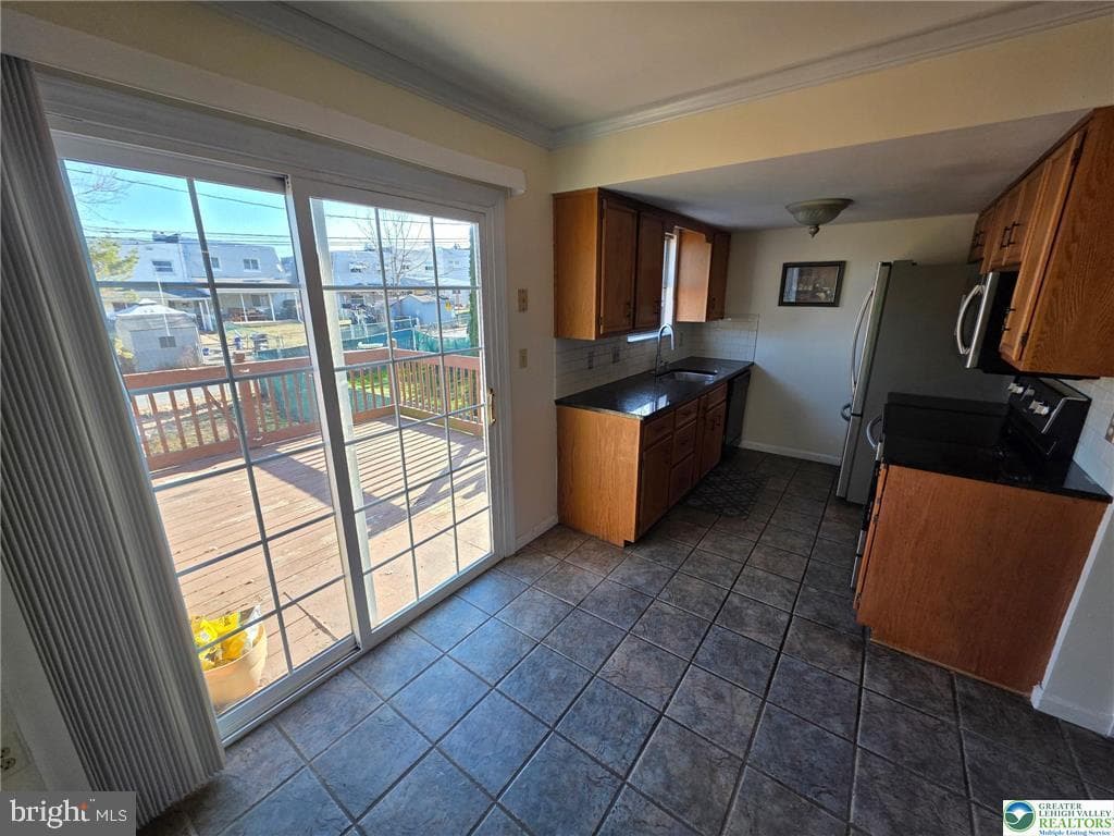 415 N Fenwick Street photo 10