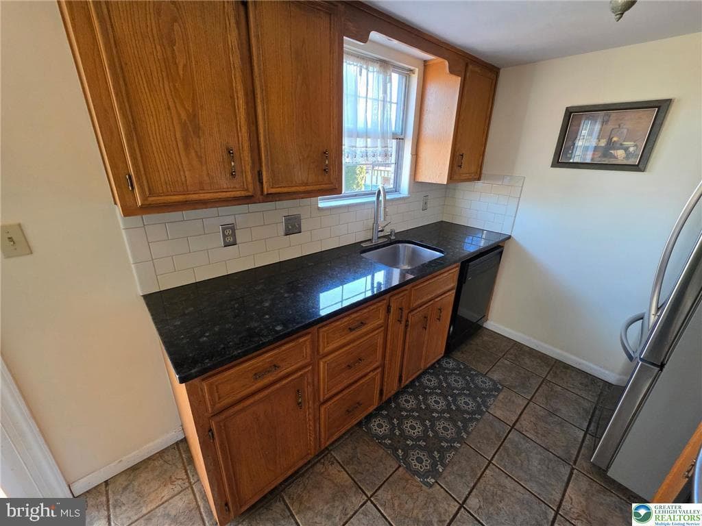 415 N Fenwick Street photo 11