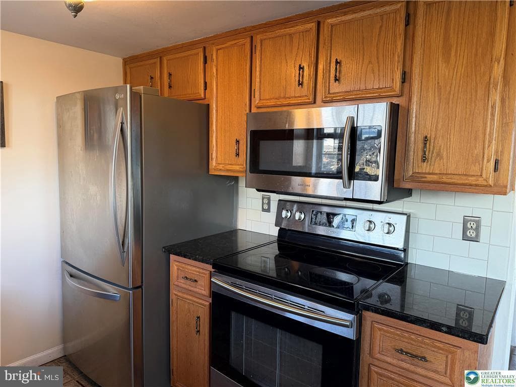 415 N Fenwick Street photo 12