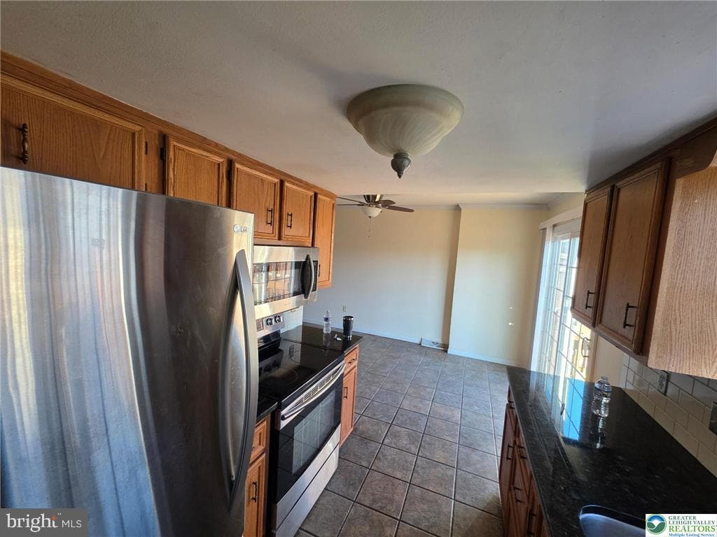 415 N Fenwick Street photo 13