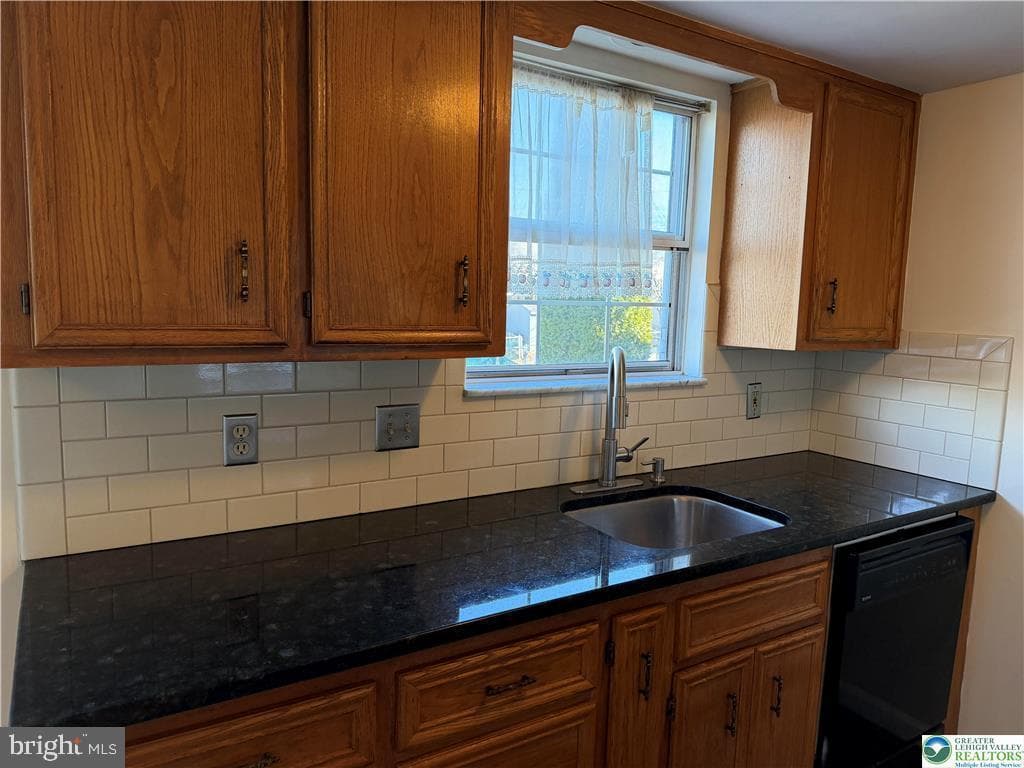 415 N Fenwick Street photo 15