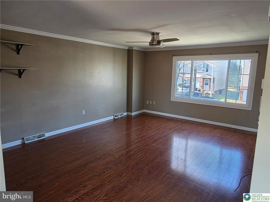 415 N Fenwick Street photo 16