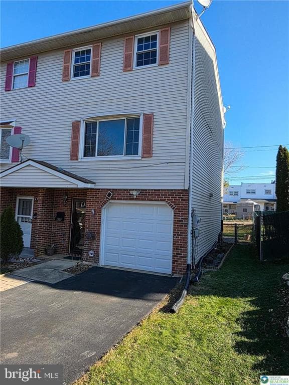 415 N Fenwick Street photo 31