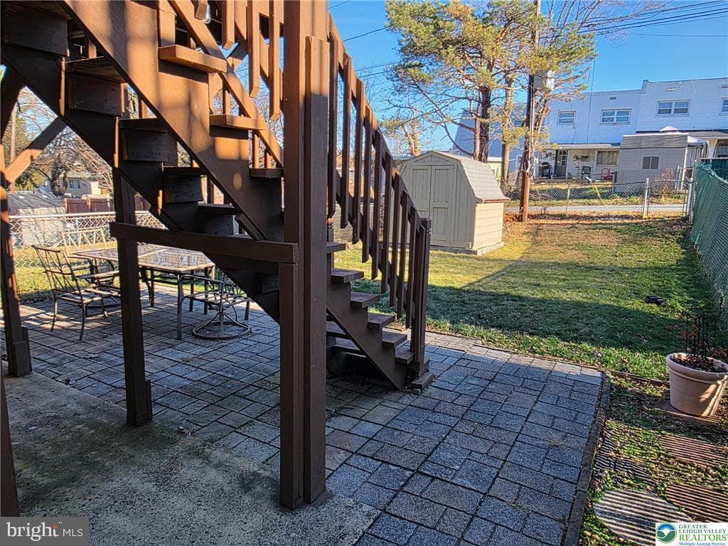415 N Fenwick Street photo 5