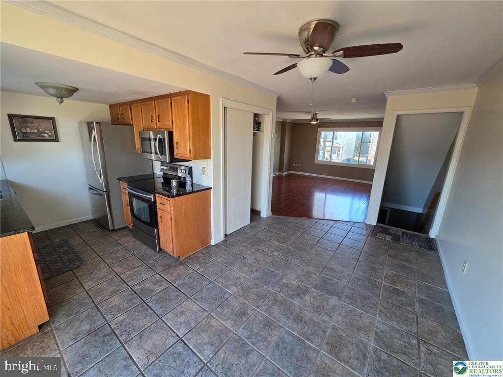 415 N Fenwick Street photo 7