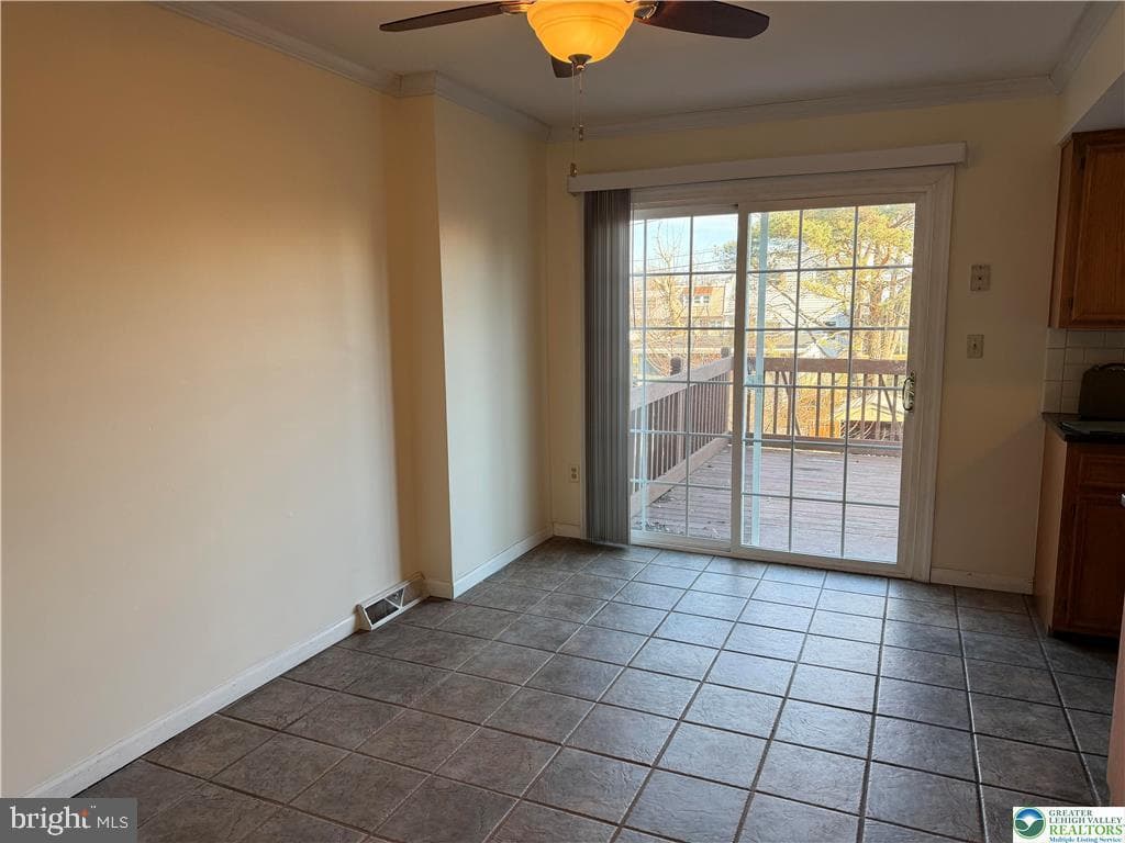 415 N Fenwick Street photo 8