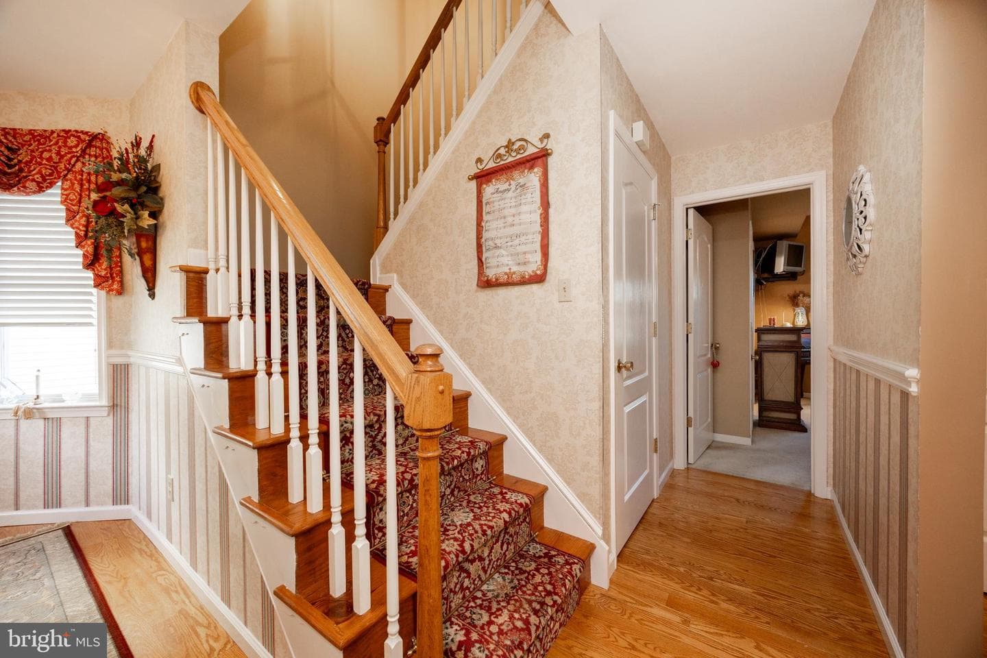 319 Surrey Place photo 19
