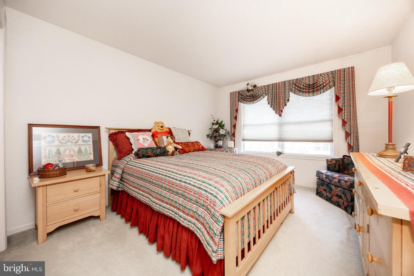 319 Surrey Place photo 24