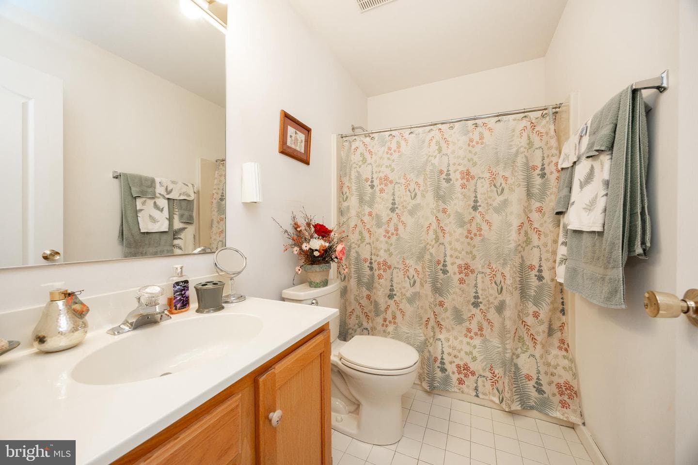 319 Surrey Place photo 26