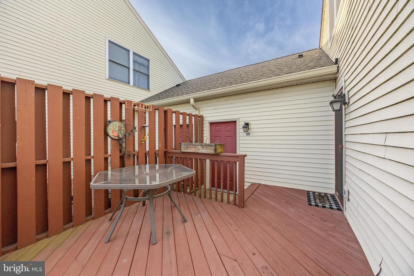 319 Surrey Place photo 27