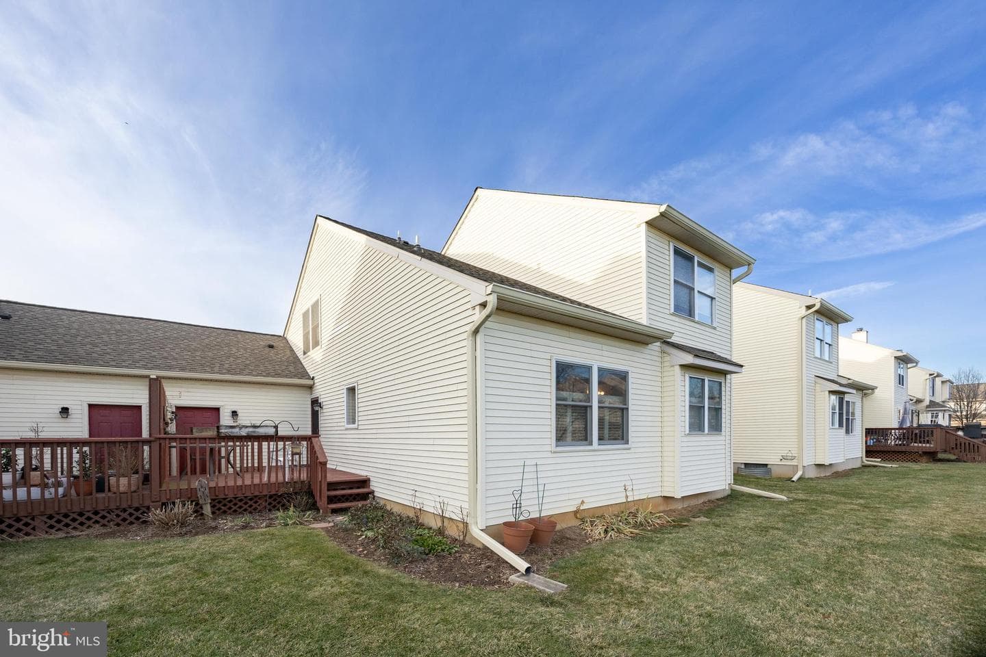 319 Surrey Place photo 30