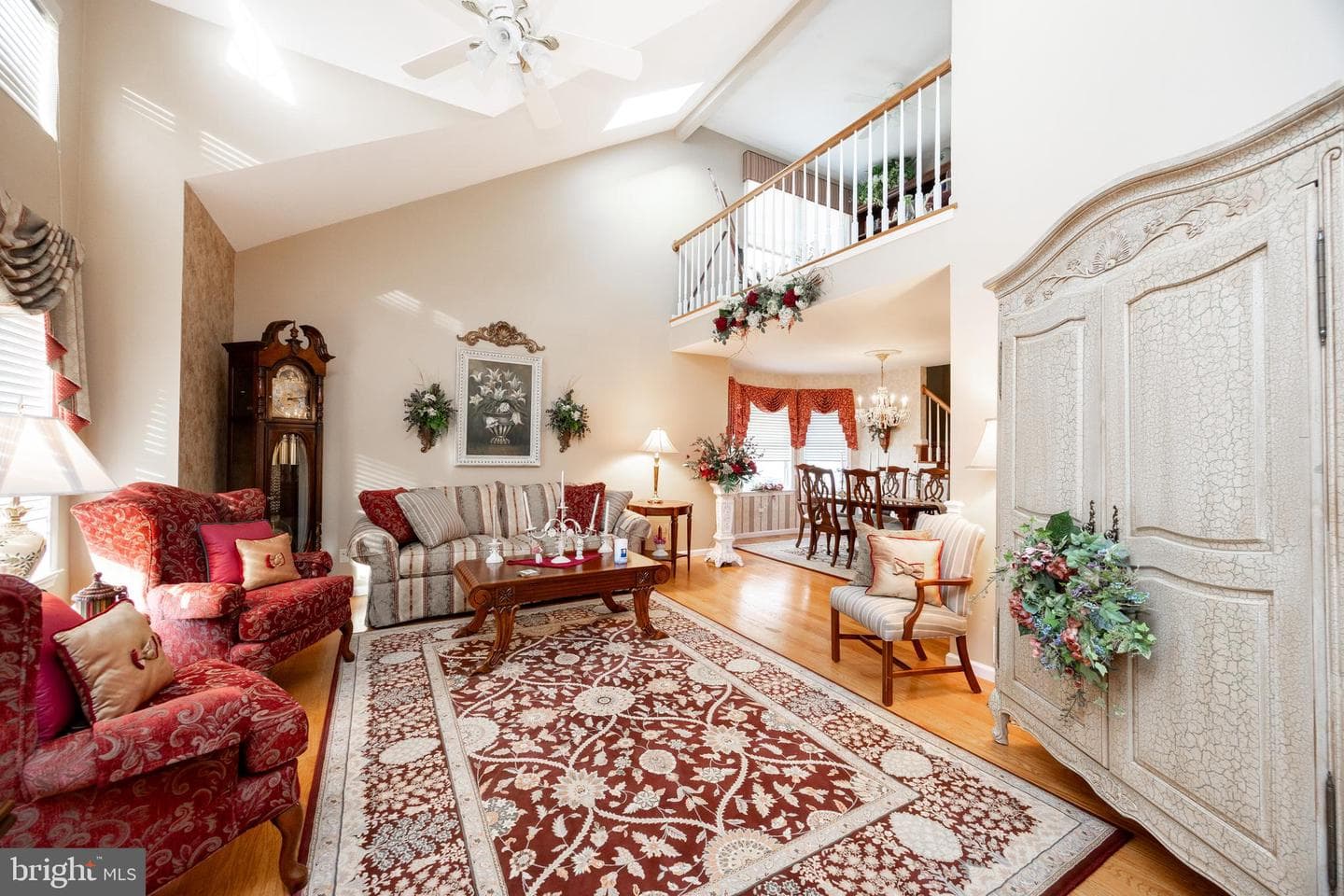 319 Surrey Place photo 6